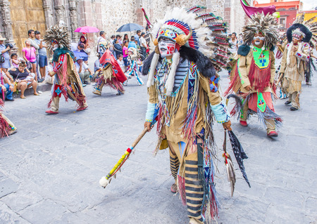 SAN MIGUEL DE ALLENDE , MEXICO - MAY 31 : Native Americans with traditional costume participates at the festival of Valle del Maiz on May 31 , 2015 in San Miguel de Allende ,Mexico.のeditorial素材