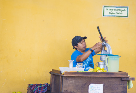 CHICHICASTENANGO , GUATEMALA - JULY 26 : Guatemalan man preparing juice at the Chichicastenango Market on July 26 2015. This native market is the most colorful in Central Americaのeditorial素材
