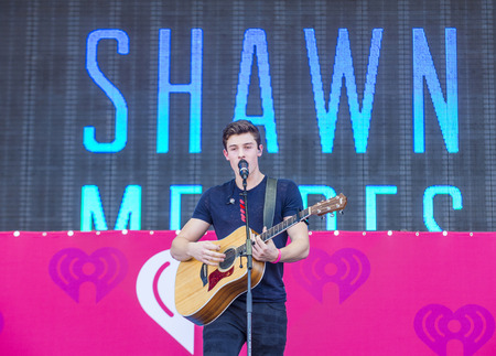 LAS VEGAS - SEP 19 : Singer Shawn Mendes performs onstage at the 2015 iHeartRadio Music Festival at the Las Vegas Village on September 19, 2015 in Las Vegas, Nevada.のeditorial素材