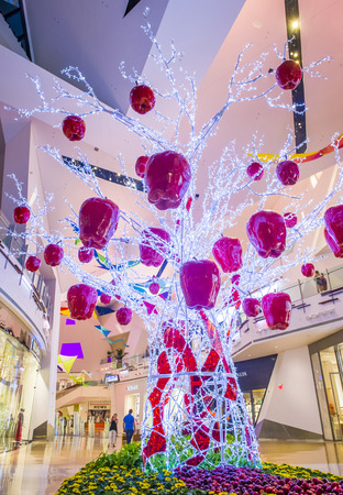 LAS VEGAS - SEP 03 : The Crystals mall in Las Vegas strip on September 03 , 2015. Crystal offers 500,000 sq ft of retail space, including gourmet restaurants, shops and galleries.のeditorial素材