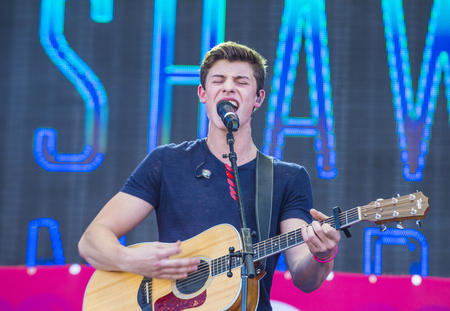 LAS VEGAS - SEP 19 : Singer Shawn Mendes performs onstage at the 2015 iHeartRadio Music Festival at the Las Vegas Village on September 19, 2015 in Las Vegas, Nevada.のeditorial素材