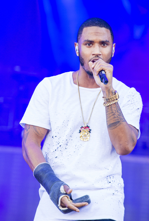 LAS VEGAS - SEP 19 : Singer Trey Songz performs onstage at the 2015 iHeartRadio Music Festival at the Las Vegas Village on September 19, 2015 in Las Vegas, Nevada.のeditorial素材