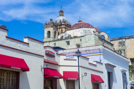 OAXACA , MEXICO - NOV 02 : Street view in Oaxaca Mexico on November 02 2015. Oaxaca, is the capital and largest city of the Mexican state of the same name.のeditorial素材