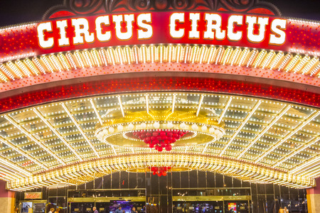 LAS VEGAS - SEP 10: The Circus Circus hotel and casino sign on September 10, 2015 in Las Vegas. Circus Circus features circus acts and carnival type games dailyのeditorial素材