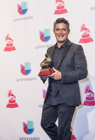 LAS VEGAS , NOV 19 : Alejandro Sanz, winner of the Best Pop Vocal Album Award poses in the press room during the 16th Annual Latin GRAMMY Awards on November 19 2015 in Las Vegas, Nevadaのeditorial素材