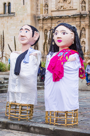 OAXACA , MEXICO  - NOV 02 : Mojigangas at the carnival of the Day of the Dead in Oaxaca, Mexico, on November 02 2015. Mojigangas are traditional Mexican giant puppets.のeditorial素材