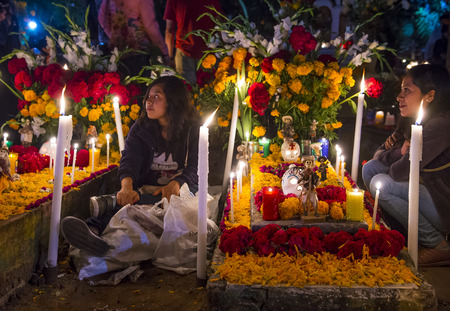 OAXACA , MEXICO - NOV 02 : Unidentified people on a cemetery during Day of the Dead in Oaxaca, Mexico on November 02 2015. The Day of the Dead is one of the most popular holidays in Mexicoのeditorial素材
