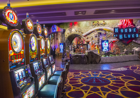 LAS VEGAS - NOV 17 : The interior of Mandalay Bay resort on November 17, 2015 in Las Vegas. The resort, which opened in 1999, has 3,309 hotel rooms, 24 elevators and a casino of 135,000 sq ftのeditorial素材