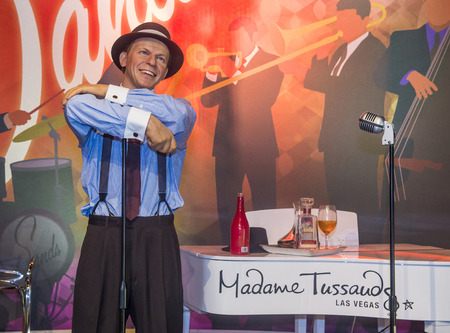 LAS VEGAS - OCT 23 : A waxwork of the Frank Sinatra at The Madame Tussauds museum in Las Vegas on October 23 2015 , The two-floor 30,000-square-foot museum has 100-plus wax replicas.のeditorial素材