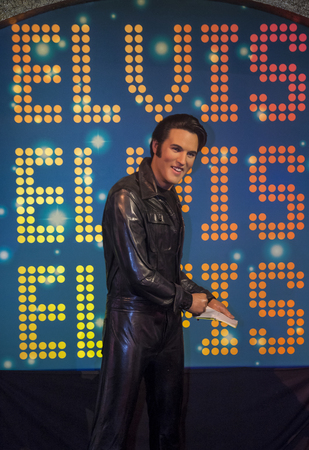 LAS VEGAS - OCT 23 : A waxwork of Elvis Presley at The Madame Tussauds museum in Las Vegas on October 23 2015 , The two-floor 30,000-square-foot museum has 100-plus wax replicas.のeditorial素材