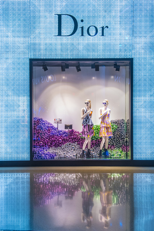 LAS VEGAS - DEC 18 : Exterior of a Dior store in Las Vegas strip on December 18 , 2015.  Dior is famous French luxury brand existing since 1946.のeditorial素材