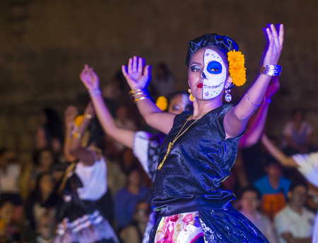 OAXACA , MEXICO - NOV 02 : Unidentified participants on a carnival of the Day of the Dead in Oaxaca, Mexico on November 02 2015. The Day of the Dead is one of the most popular holidays in Mexicoのeditorial素材