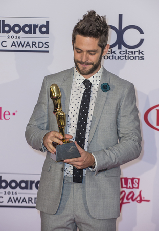 LAS VEGAS - MAY 22 : Recording artist Thomas Rhett, winner of the Top Country Song award poses in the press room at the 2016 Billboard Music Awards at T-Mobile Arena on May 22, 2016 in Las Vegas, Nevada.のeditorial素材