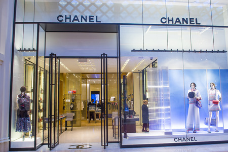 LAS VEGAS - MAY 21 : Exterior of a Chanel store in Las Vegas strip on May 21 , 2016. Chanel is famous French luxury brand founded in 1909のeditorial素材