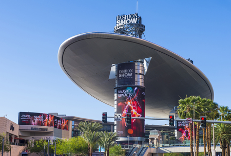 LAS VEGAS - MAY 21 : The Fashion Show mall in Las Vegas strip on May 21 , 2016. The Fashion Show is one of the largest malls in the world with more than 250 storesのeditorial素材