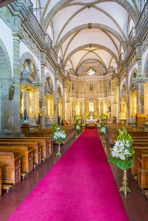 GUADALAJARA , MEXICO - AUG 29 : The interior of Parroquia De Nuestra Senora Del Rosario church in Guadalajara , Mexico on August 29 2016.  The church was built in 1958のeditorial素材