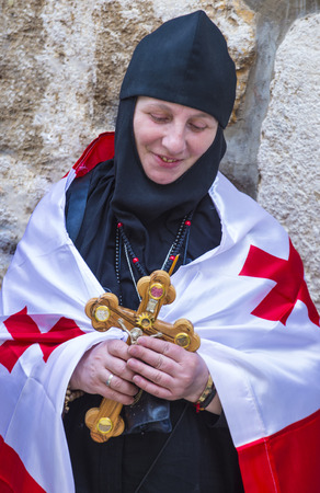 JERUSALEM - APRIL 14 : Christian pilgrim carry across along the Via Dolorosa in Jerusalem on April 14 2017 commemorating the path Jesus carried his cross on the day of his crucifixionのeditorial素材