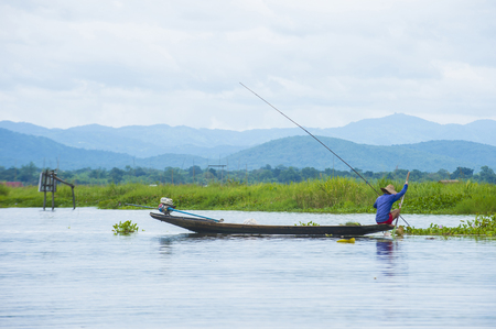 INLE LAKE , MYANMAR - SEP 07 : Burmese fisherman at Inle lake Myanmar on September 07 2017 , inle Lake is a freshwater lake located in Shan stateのeditorial素材
