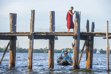 AMARAPURA , MYANMAR - SEP 03 : The U Bein Bridge in Amarapura Myanmar on September 03 2017 , The 1.2 kilometre Bridge is the oldest and longest teakwood bridge in the worldのeditorial素材