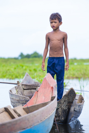 TONLE SAP , CAMBODIA - OCT 18 : Cambodian child in Tonle sap lake Cambodia on October 18 2017. Tonle sap It is the largest lake in South East Asiaのeditorial素材