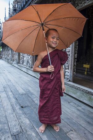 MANDALAY , MYANMAR - SEP 02 : Monk at Shwenandaw Monastery in Mandalay, Myanmar on September 02 2017. Shwenandaw Monastery is a historic monastery located near Mandalay Hillのeditorial素材