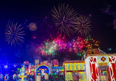 SINGAPORE - FEB 21 : Fireworks during the lanterns at River Hongbao celebration in Singapore on Februery 21 2018. The event is held anualy at The Marina Bay to welcome Lunar New Year.のeditorial素材