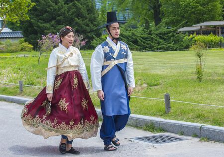SEOUL - MAY 10 : Korean couple wearing Hanbok dress in Seoul Korea on May 10 2018. Hanbok is a Korean traditional clothing It is characterized by vibrant colors and simple linesのeditorial素材
