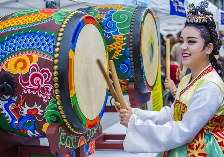 SEOUL - MAY 11 : A woman drumming in a drum at Jogyesa Temple during Lotus Lantern Festival in Seoul , Korea on May 11 2018  The festival is a celebration of the birth of Buddhaのeditorial素材