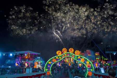 SINGAPORE - FEB 21 : Fireworks during the lanterns at River Hongbao celebration in Singapore on Februery 21 2018. The event is held anualy at The Marina Bay to welcome Lunar New Year.のeditorial素材