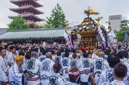 TOKYO - MAY 19 : Participants in the Kanda Matsuri in Tokyo, Japan on May 19 2018. Kanda Matsuri is one of three main festivals of Tokyo, Japanのeditorial素材
