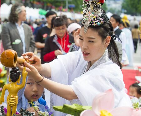 SEOUL - MAY 11 : Bathing of Buddha ceremony during Lotus Lantern Festival in Seoul , Korea on May 11 2018  The festival is a celebration of the birth of Buddhaのeditorial素材