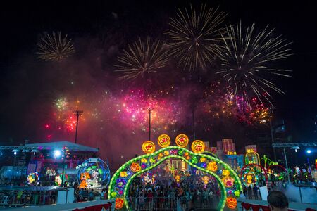SINGAPORE - FEB 21 : Fireworks during the lanterns at River Hongbao celebration in Singapore on Februery 21 2018. The event is held anualy at The Marina Bay to welcome Lunar New Year.のeditorial素材