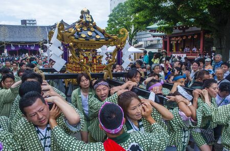 TOKYO - MAY 19 : Participants in the Kanda Matsuri in Tokyo, Japan on May 19 2018. Kanda Matsuri is one of three main festivals of Tokyo, Japanのeditorial素材