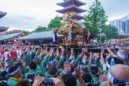 TOKYO - MAY 19 : Participants in the Kanda Matsuri in Tokyo, Japan on May 19 2018. Kanda Matsuri is one of three main festivals of Tokyo, Japanのeditorial素材