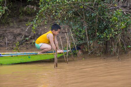 LUANG PRABANG , LAOS - AUG 12 : Laotian fisherman at the Mekong river in Luang Prabang Laos on August 12 2018 , The Mekong is one of the longest rivers of Asiaのeditorial素材