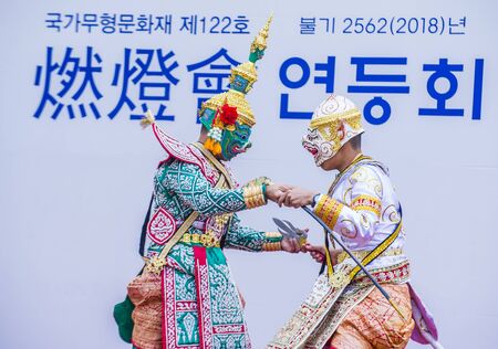 SEOUL - MAY 11 : Thai Traditional dancers in a Culture Performance during Lotus Lantern Festival in Seoul , Korea on May 11 2018  The festival is a celebration of the birth of Buddhaのeditorial素材