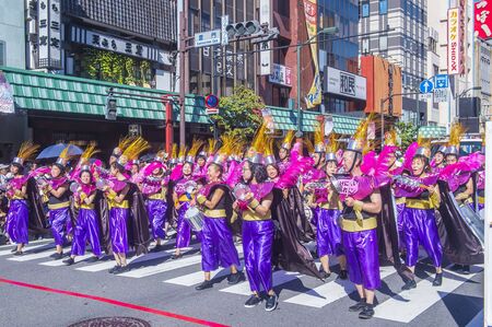 TOKYO - AUG 25 : Participants in the Asakusa samba carnival in Tokyo Japan on August 25 2018. The Asakusa samba carnival is the largest of its kind in the northern hemisphere.のeditorial素材
