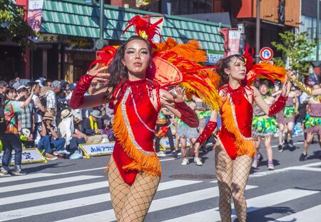 TOKYO - AUG 25 : Participants in the Asakusa samba carnival in Tokyo Japan on August 25 2018. The Asakusa samba carnival is the largest of its kind in the northern hemisphere.のeditorial素材