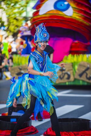TOKYO - AUG 25 : Participant in the Asakusa samba carnival in Tokyo Japan on August 25 2018. The Asakusa samba carnival is the largest of its kind in the northern hemisphere.のeditorial素材