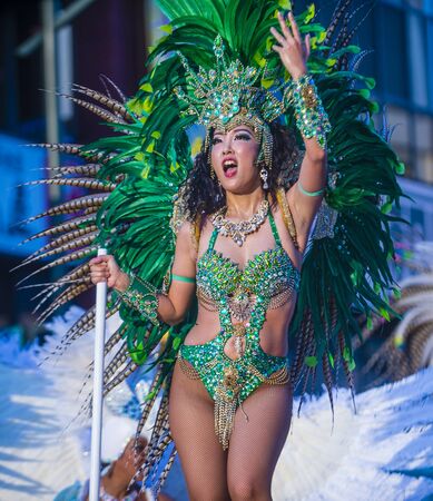 TOKYO - AUG 25 : Participant in the Asakusa samba carnival in Tokyo Japan on August 25 2018. The Asakusa samba carnival is the largest of its kind in the northern hemisphere.のeditorial素材
