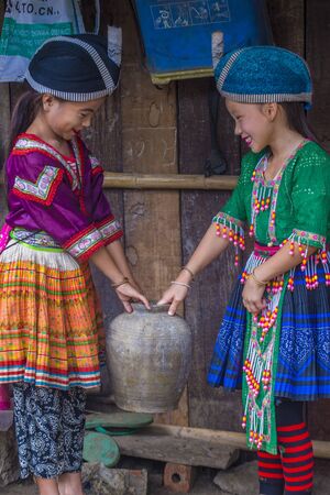 BAM NA OUAN , LAOS - AUG 13 : Girls from the Hmong Minority in Bam Na Ouan village Laos on August 13 2018. The Hmong minority is one of the 49 ethnic groups of Laosのeditorial素材