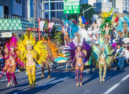 TOKYO - AUG 25 : Participants in the Asakusa samba carnival in Tokyo Japan on August 25 2018. The Asakusa samba carnival is the largest of its kind in the northern hemisphere.のeditorial素材