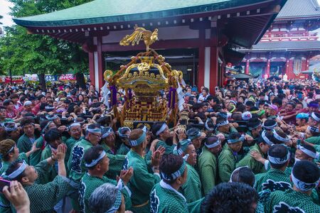 TOKYO - MAY 19 : Participants in the Kanda Matsuri in Tokyo, Japan on May 19 2018. Kanda Matsuri is one of three main festivals of Tokyo, Japanのeditorial素材
