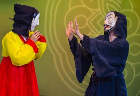 ANDONG , SOUTH KOREA - OCT 01 : Actors performing the traditinal Korean Maskdance at Andong South Korea on October 01 2018 , The Maskdance festival held in Andong annuallyのeditorial素材