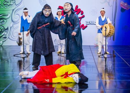 ANDONG , SOUTH KOREA - OCT 01 : Actors performing the traditinal Korean Maskdance at Andong South Korea on October 01 2018 , The Maskdance festival held in Andong annuallyのeditorial素材