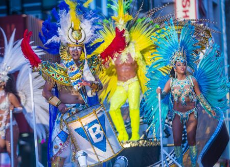 TOKYO - AUG 25 : Participants in the Asakusa samba carnival in Tokyo Japan on August 25 2018. The Asakusa samba carnival is the largest of its kind in the northern hemisphere.のeditorial素材