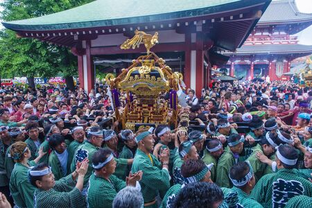 TOKYO - MAY 19 : Participants in the Kanda Matsuri in Tokyo, Japan on May 19 2018. Kanda Matsuri is one of three main festivals of Tokyo, Japanのeditorial素材