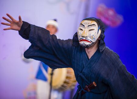 ANDONG , SOUTH KOREA - OCT 01 : Actor performing the traditinal Korean Maskdance at Andong South Korea on October 01 2018 , The Maskdance festival held in Andong annuallyのeditorial素材