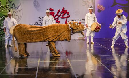 ANDONG , SOUTH KOREA - OCT 02 : Korean folk dancers perform at the Maskdance festival  in Andong South Korea on October 02 2018のeditorial素材