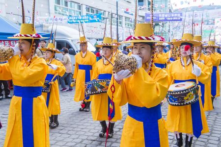 BUSAN , SOUTH KOREA - OCT 11 : Participants in the annual Jagalchi festival in Busan South Korea on October 11 2018. A traditional Sea culture and Largest seafood festival in Koreaのeditorial素材
